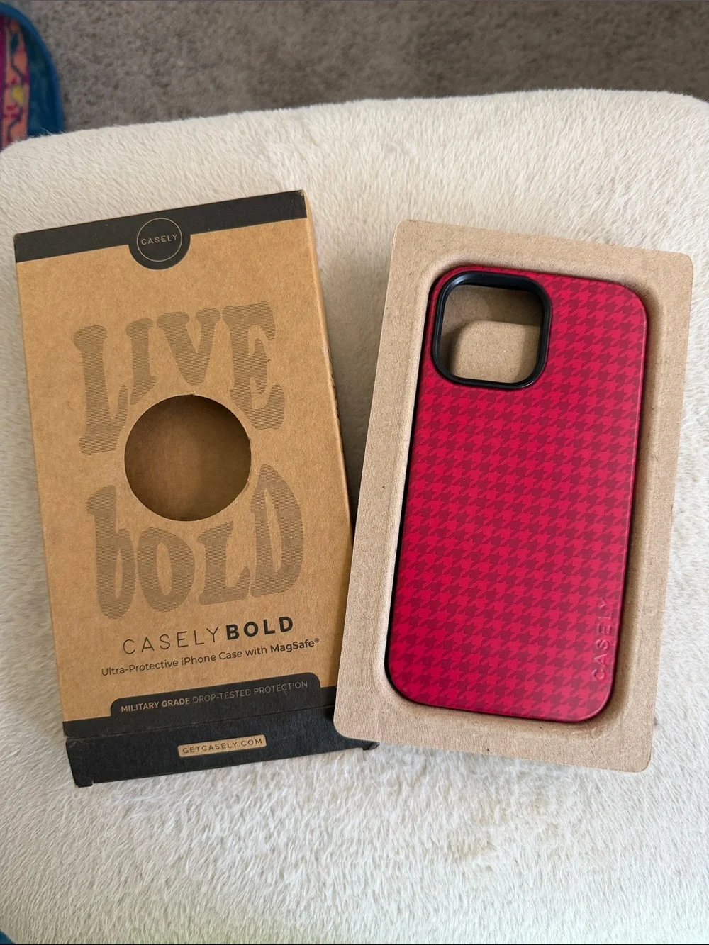Casely Bold iPhone 12/13 Pro Max Red Houndstooth iPhone Case with MagSafe